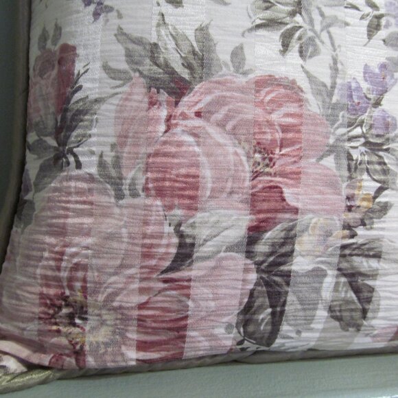 Decorative Throw Pillow Floral Purple Lilacs & Pink Mauve 14 x 14 Perfect Condtn - Picture 4 of 11
